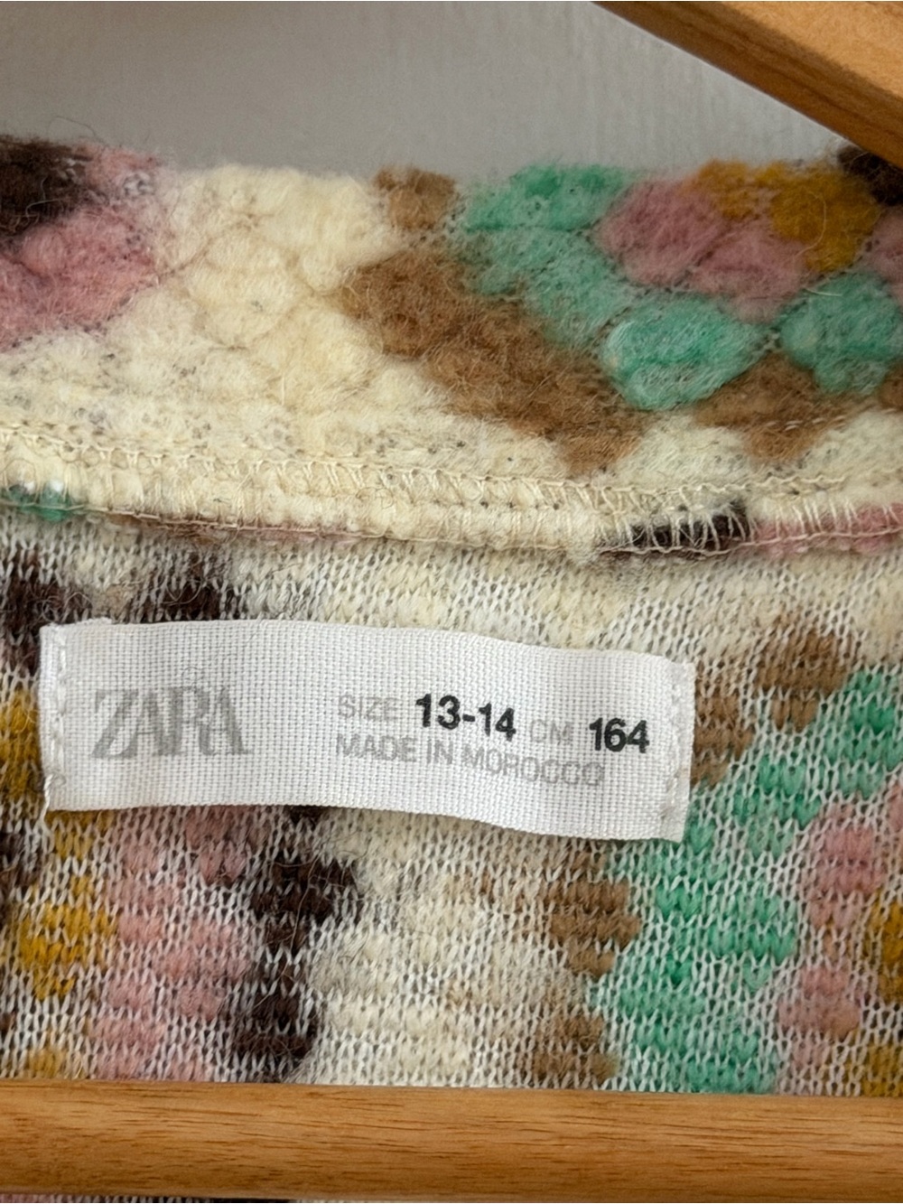 Zara Cream Sherpa Crop Top with Multicolor Geometric Motif - Picture 4 of 5